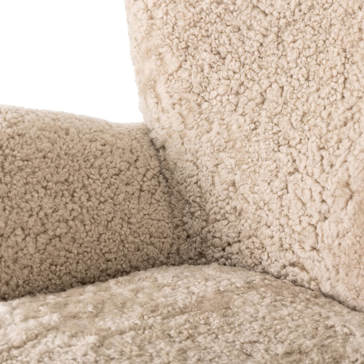 Fauteuil Amélie Four Hands en peau lainée beige