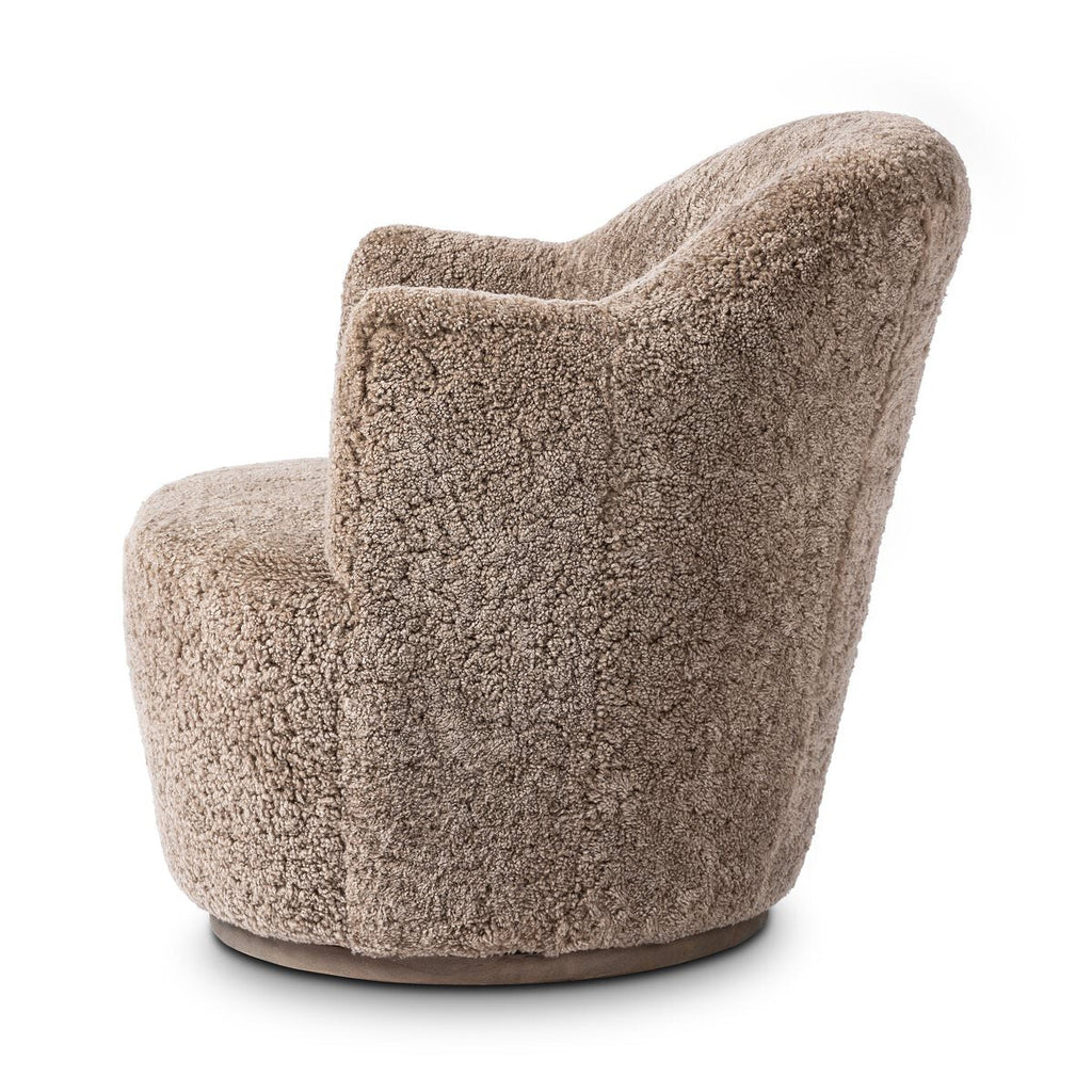 Fauteuil pivotant Four Hands Aurora en peau de mouton retournée taupe