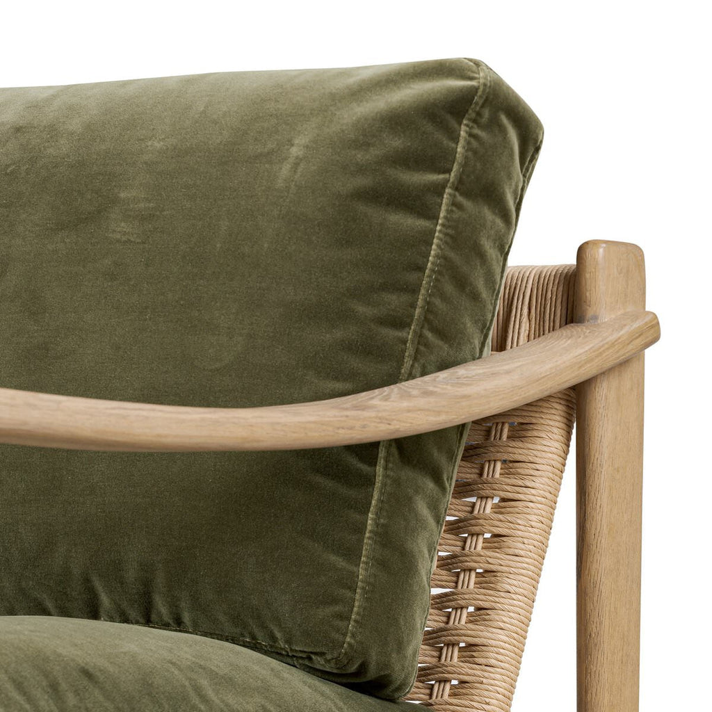 Fauteuil Barwin Four Hands couleur olive du Surrey 