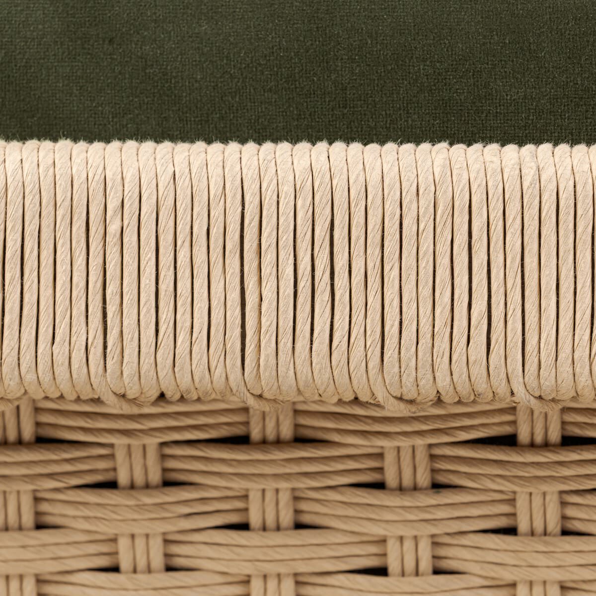 Fauteuil Barwin Four Hands couleur olive du Surrey 