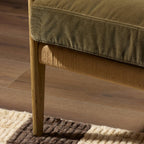 Fauteuil Barwin Four Hands couleur olive du Surrey 