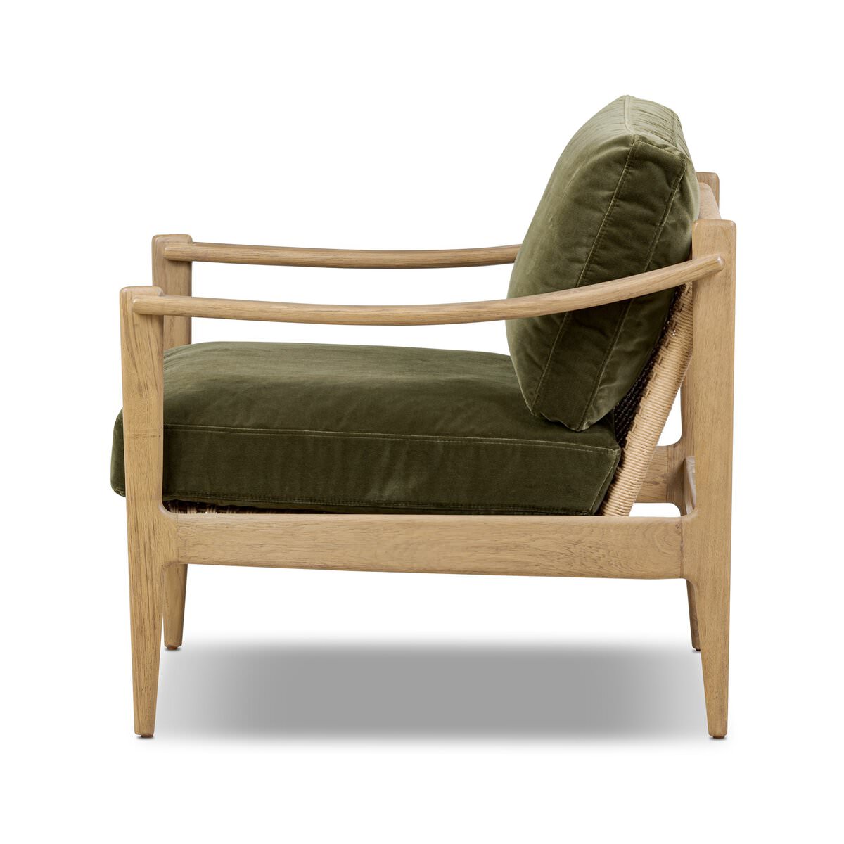 Fauteuil Barwin Four Hands couleur olive du Surrey 