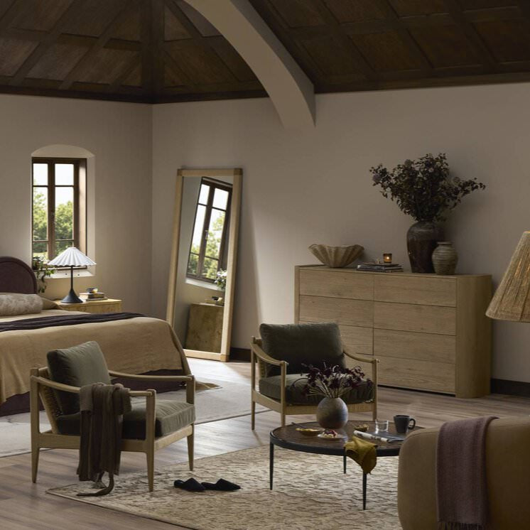 Fauteuil Barwin Four Hands couleur olive du Surrey 