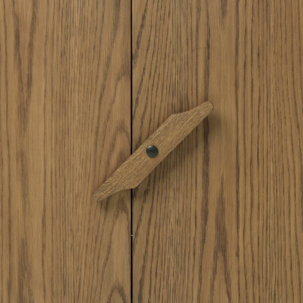 Meuble Bedford Four Hands en placage de chêne naturel chaleureux