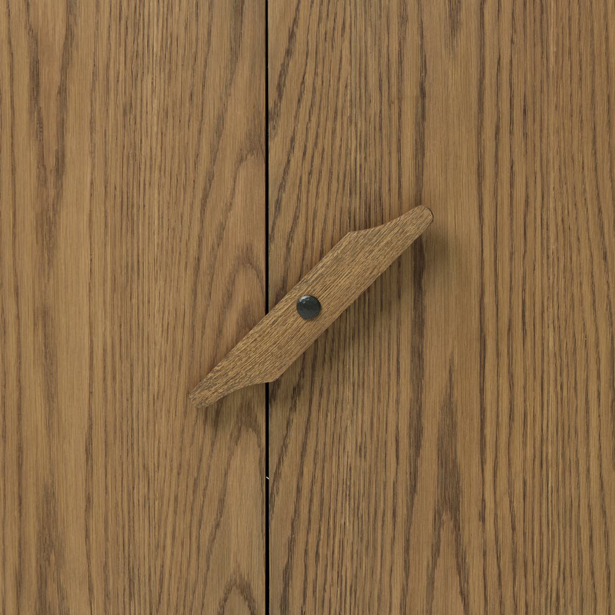 Meuble TV Bedford de Four Hands en placage chêne naturel chaleureux