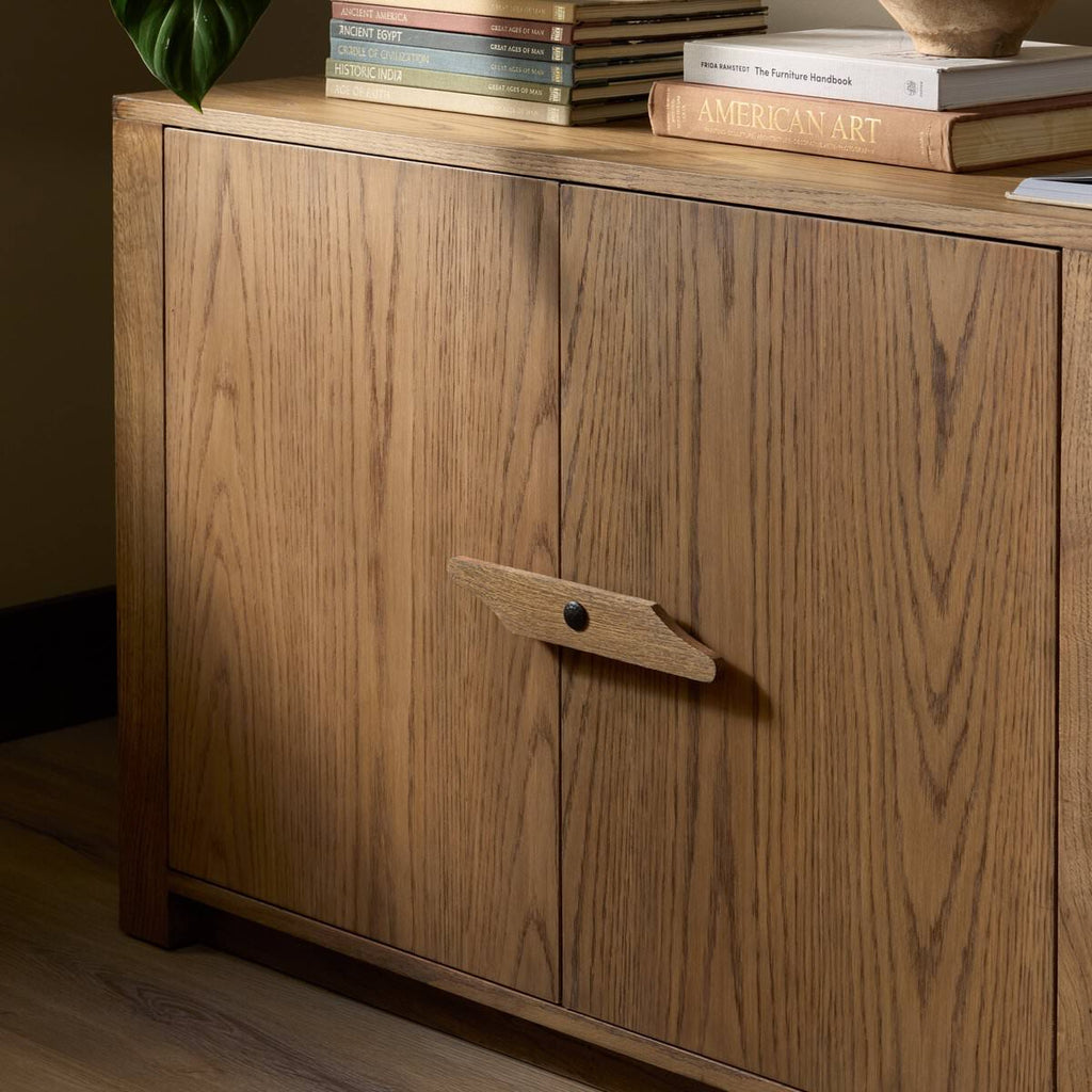 Meuble TV Bedford de Four Hands en placage chêne naturel chaleureux