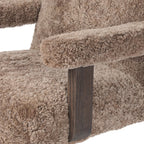 Chaise de bureau Four Hands Bergen en peau de mouton retournée taupe