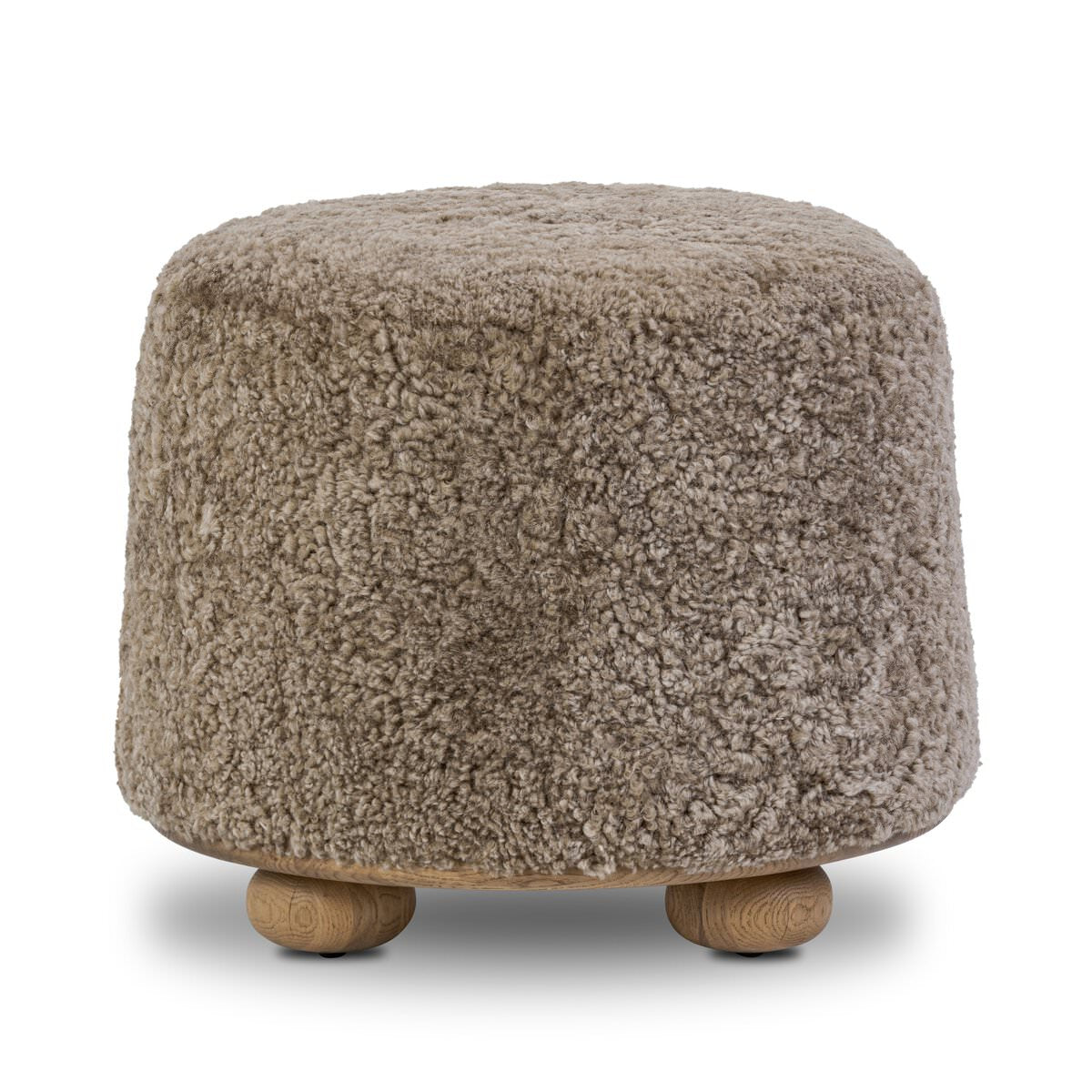 Pouf Bilbury de Four Hands en peau de mouton retournée taupe
