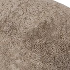 Pouf ovale Four Hands Bilbury en peau de mouton retournée taupe