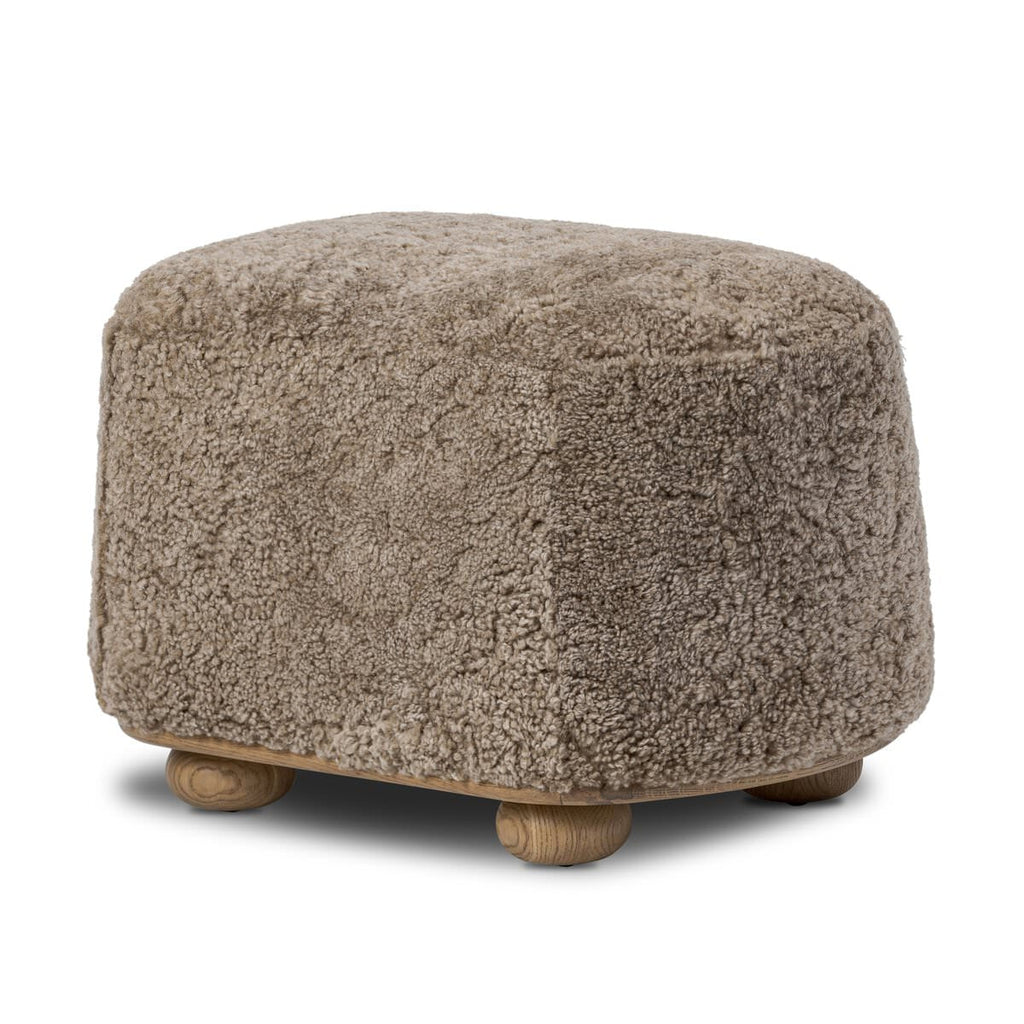 Pouf ovale Four Hands Bilbury en peau de mouton retournée taupe