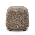 Pouf ovale Four Hands Bilbury en peau de mouton retournée taupe