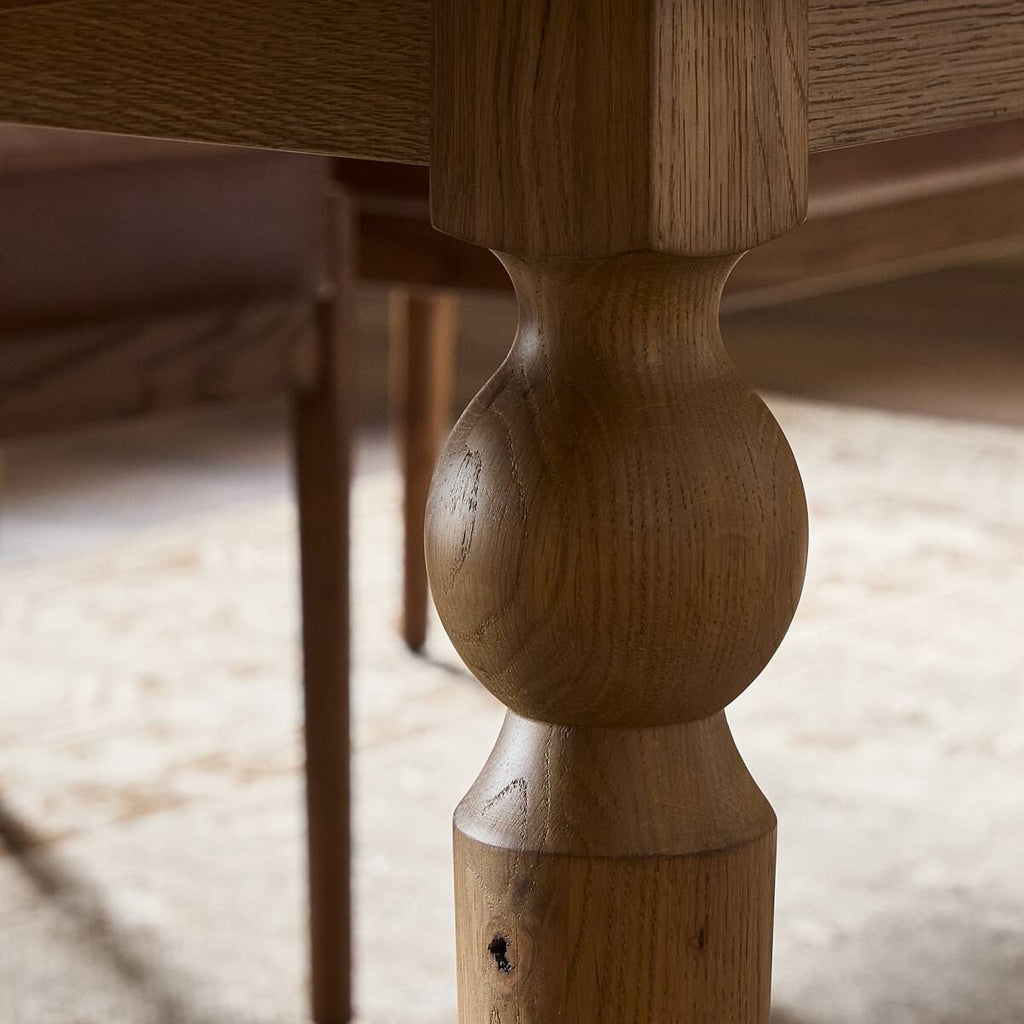 Table de salle à manger ovale extensible Four Hands Blinn 88-127 en placage chêne vieilli