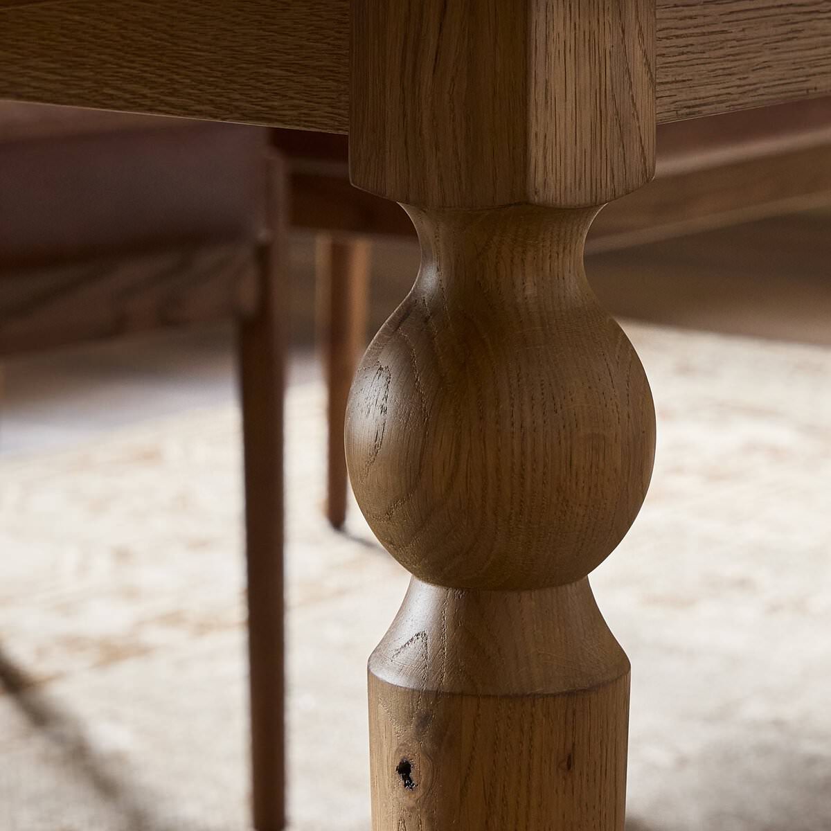 Table de salle à manger ovale extensible Four Hands Blinn 88-127 en placage chêne vieilli