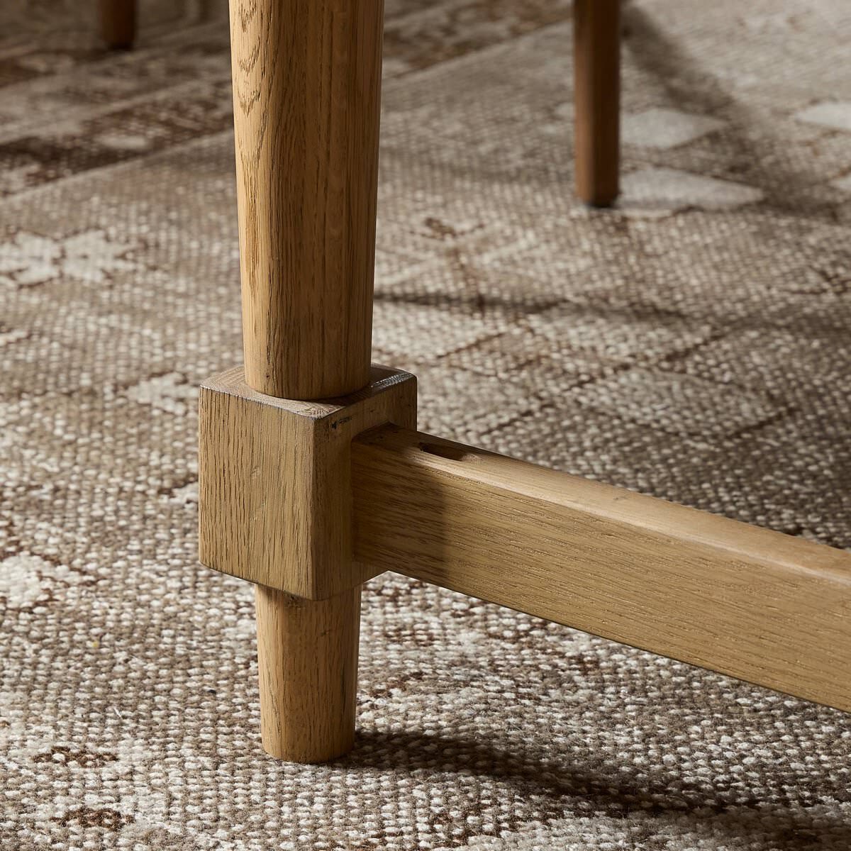 Table de salle à manger ovale extensible Four Hands Blinn 88-127 en placage chêne vieilli