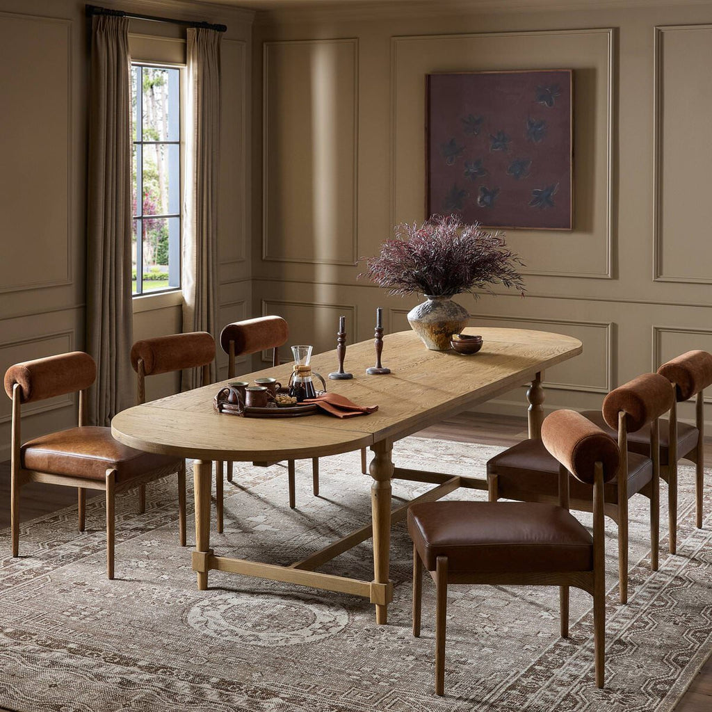 Table de salle à manger ovale extensible Four Hands Blinn 88-127 en placage chêne vieilli