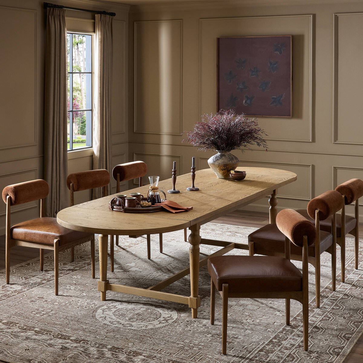 Table de salle à manger ovale extensible Four Hands Blinn 88-127 en placage chêne vieilli