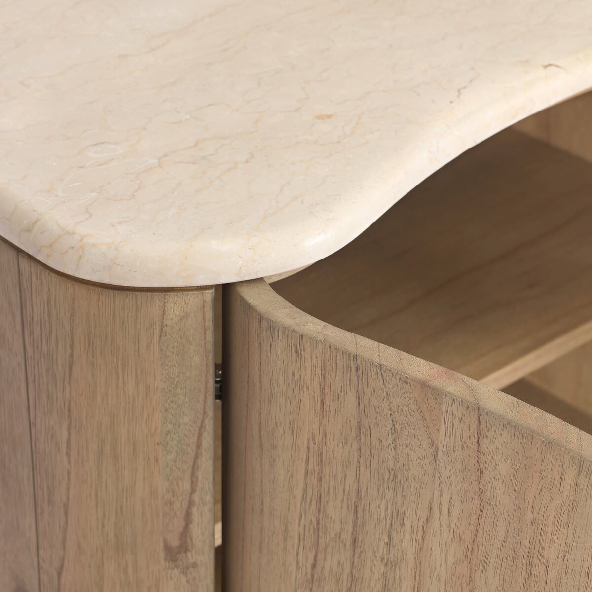 Table de chevet Four Hands Boa en marbre crème