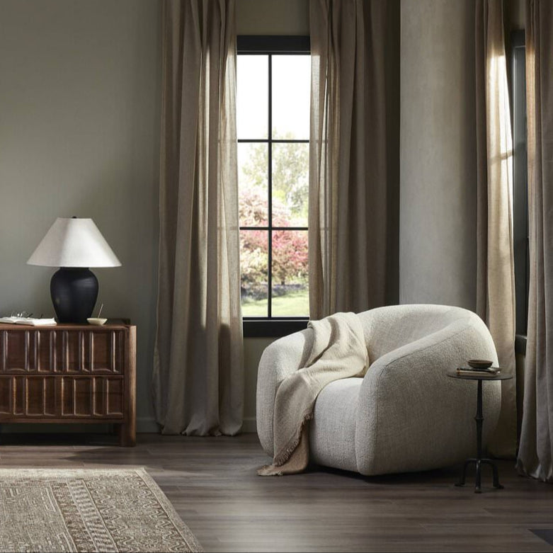 Fauteuil pivotant Four Hands Channing couleur crème Yuma