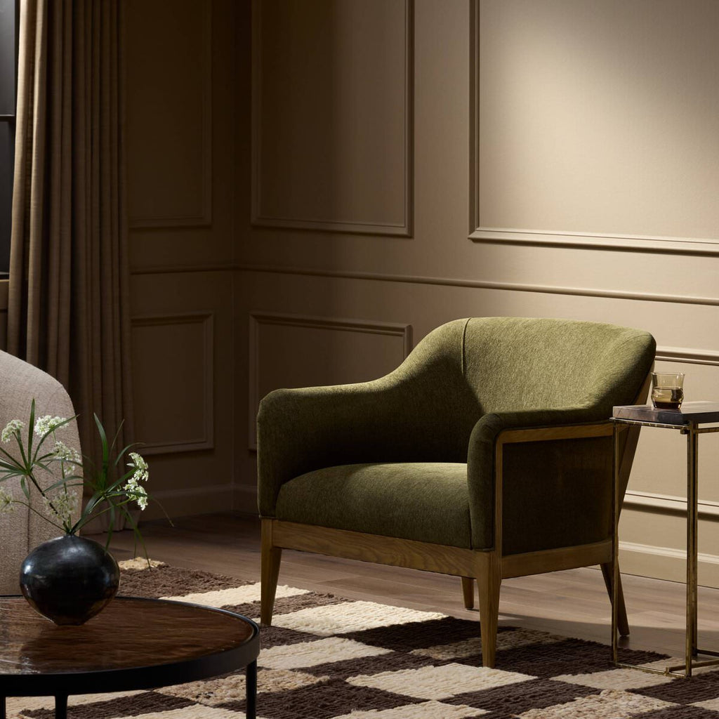 Fauteuil Colston Four Hands couleur Sutton Olive 