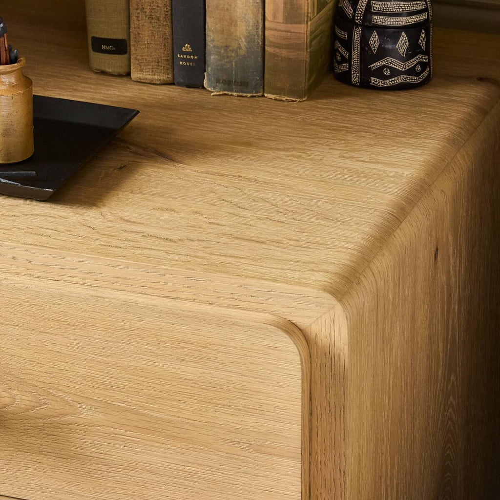 Table de chevet Four Hands Eden en placage de chêne fumé vieilli