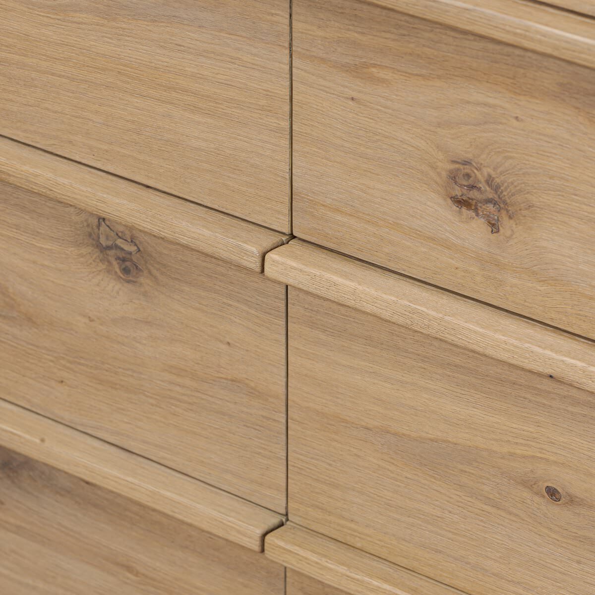 Commode Four Hands Emmer à 6 tiroirs en placage de chêne fumé vieilli