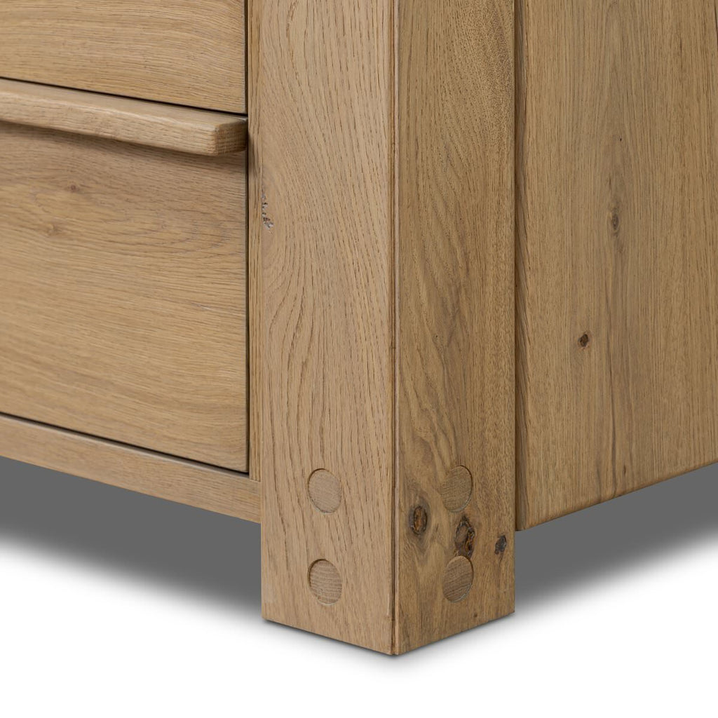 Commode Four Hands Emmer à 6 tiroirs en placage de chêne fumé vieilli