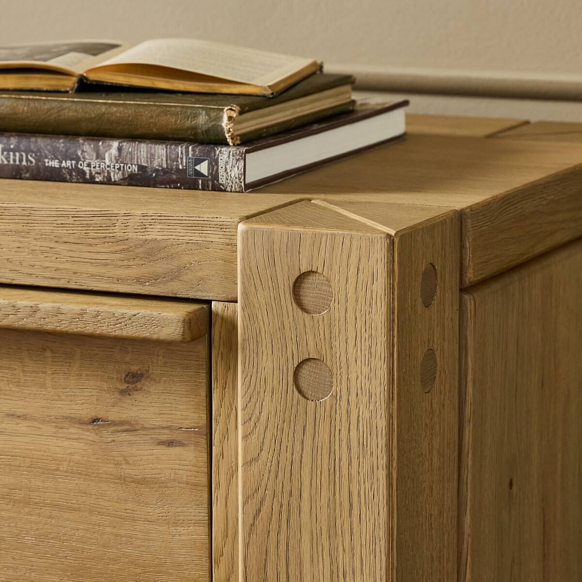 Commode Four Hands Emmer à 6 tiroirs en placage de chêne fumé vieilli