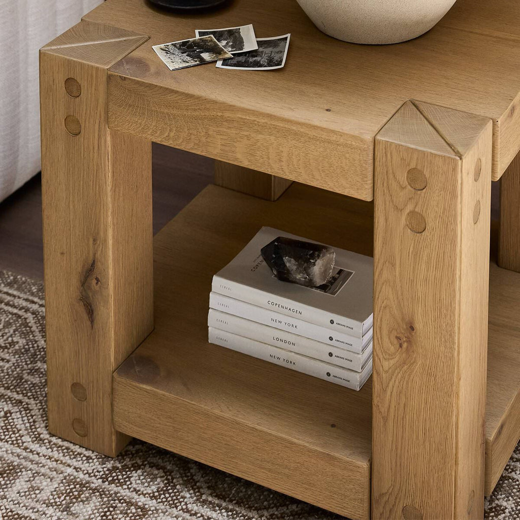 Table d'appoint Four Hands Emmer en chêne fumé vieilli