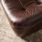 Fauteuil pivotant Four Hands Farley couleur Conroe Cigar