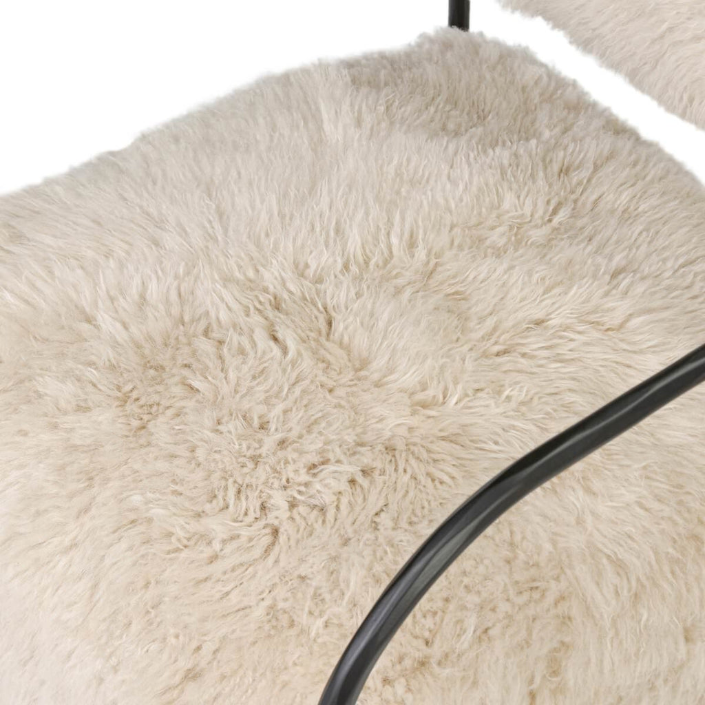 Fauteuil Fenn Four Hands en fourrure mongole champagne