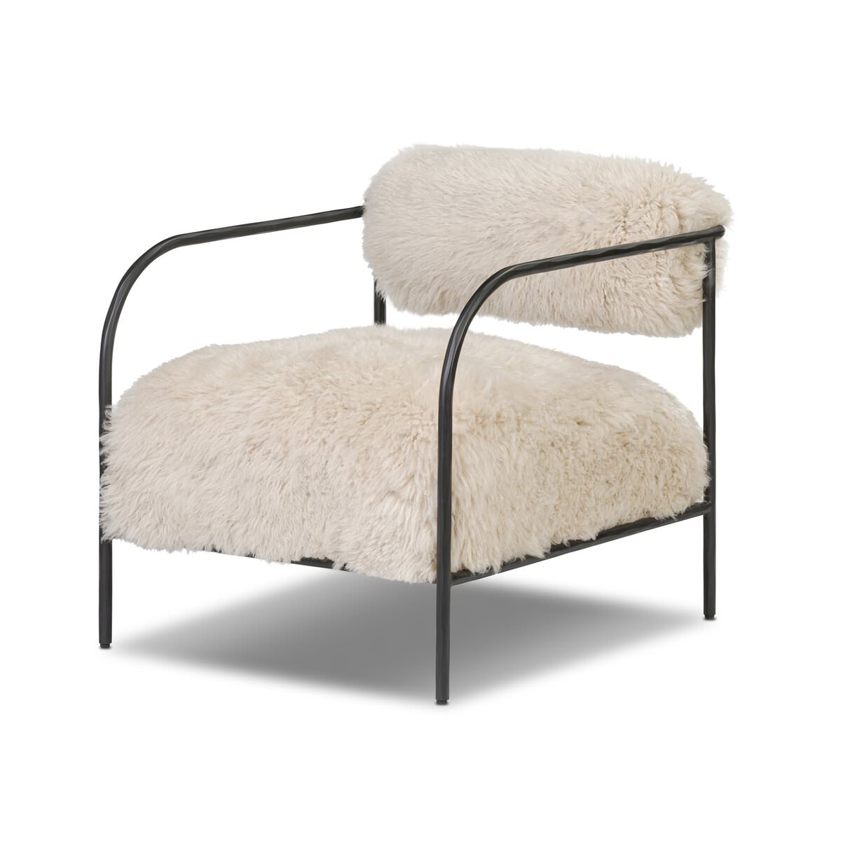 Fauteuil Fenn Four Hands en fourrure mongole champagne