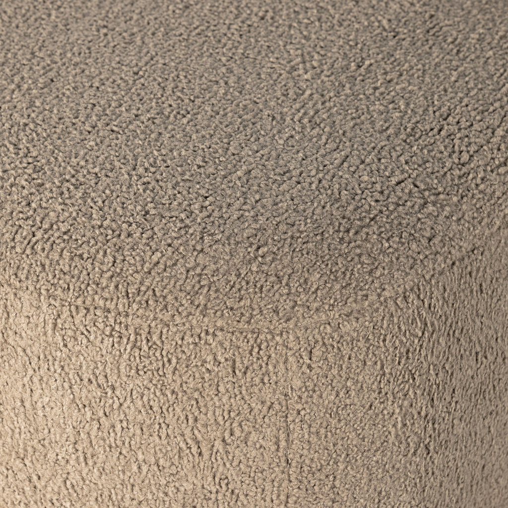 Chaise longue Four Hands Kadon en peau de mouton camel