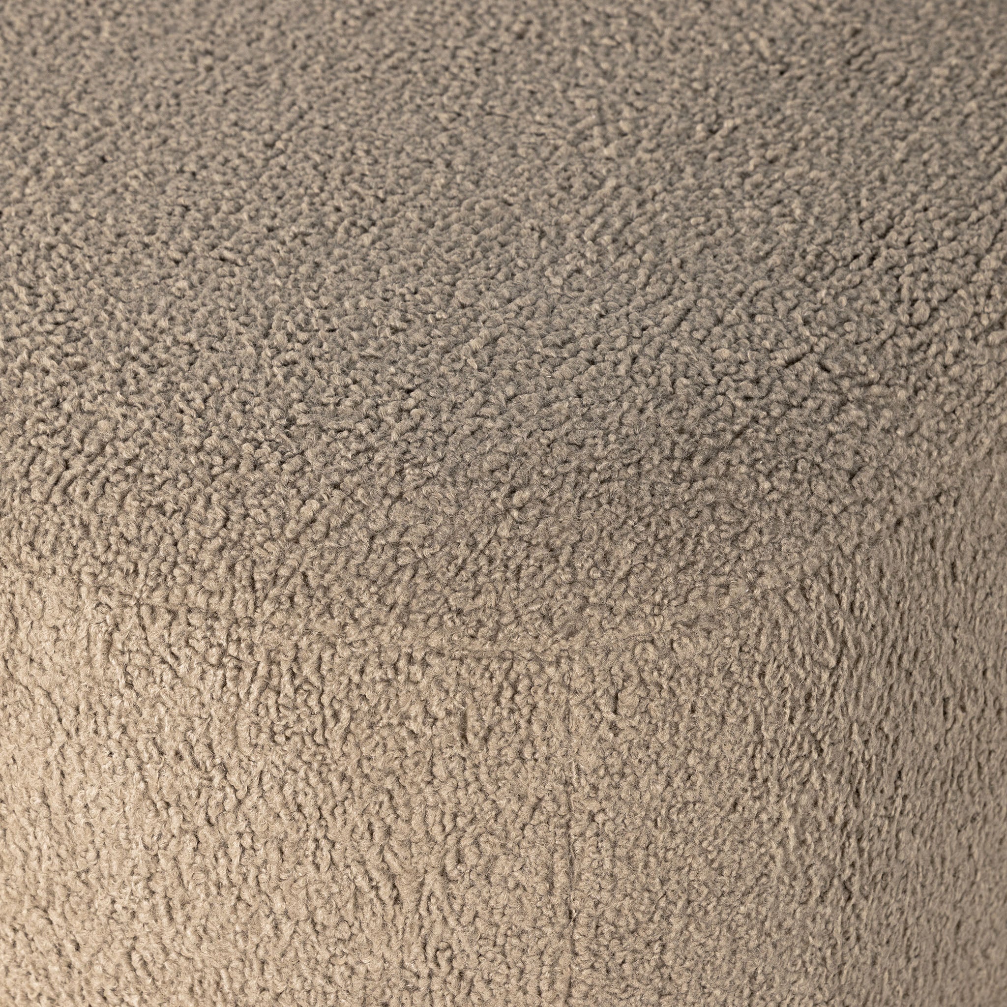 Chaise longue Four Hands Kadon en peau de mouton camel