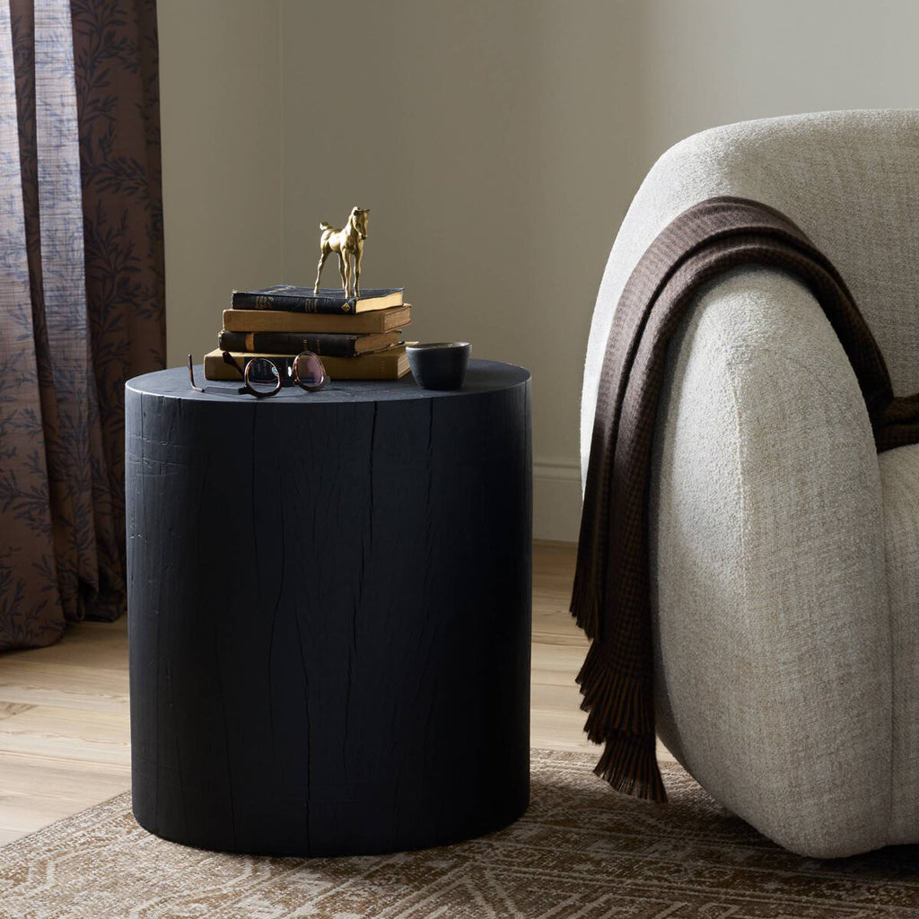 Table d'appoint Four Hands Layo en résine noire