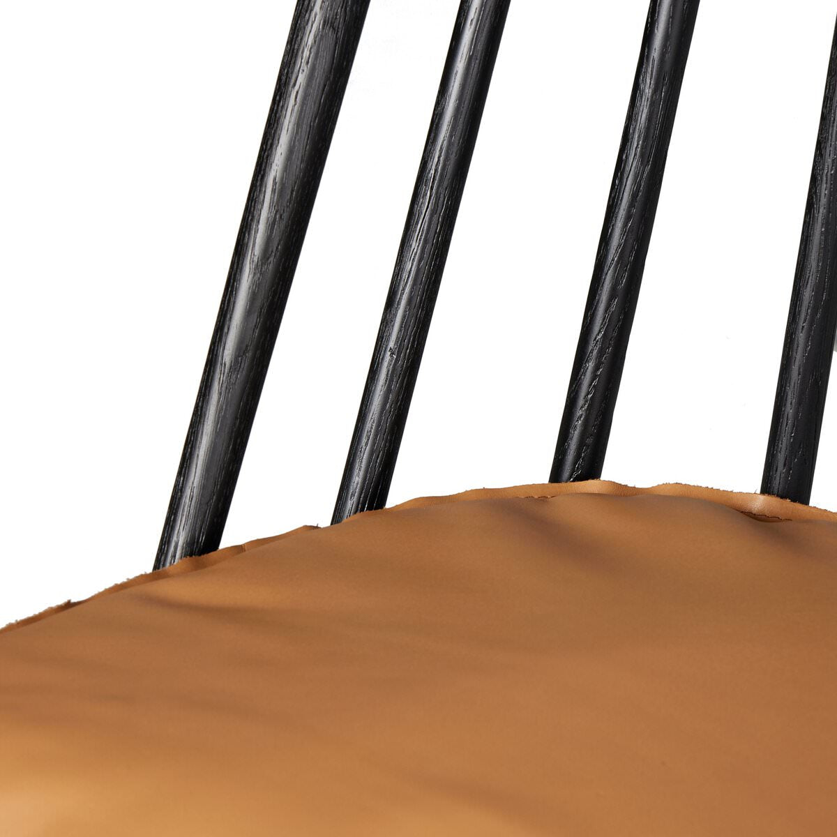 Tabouret de bar pivotant Lewis de Four Hands avec coussin en forme de selle de whisky