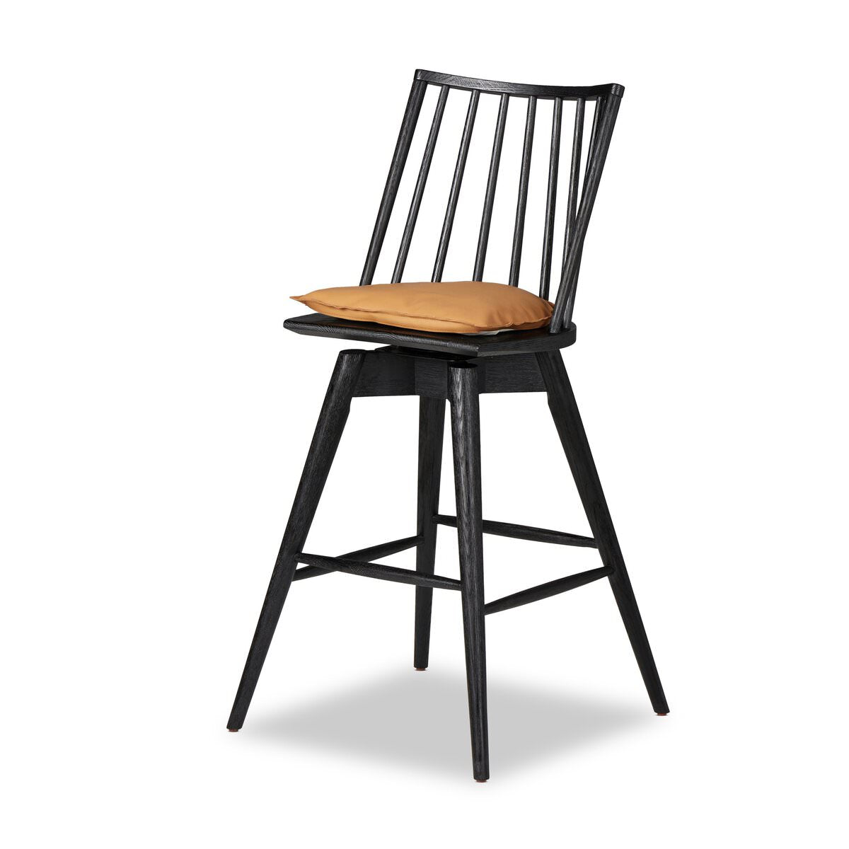 Tabouret de bar pivotant Lewis de Four Hands avec coussin en forme de selle de whisky