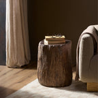 Table d'appoint Four Hands Nemo en béton lisse et sableux