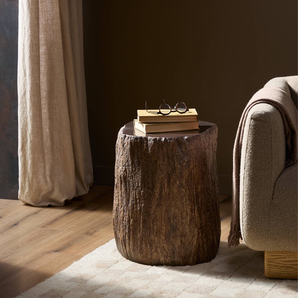 Table d'appoint Four Hands Nemo en béton lisse et sableux