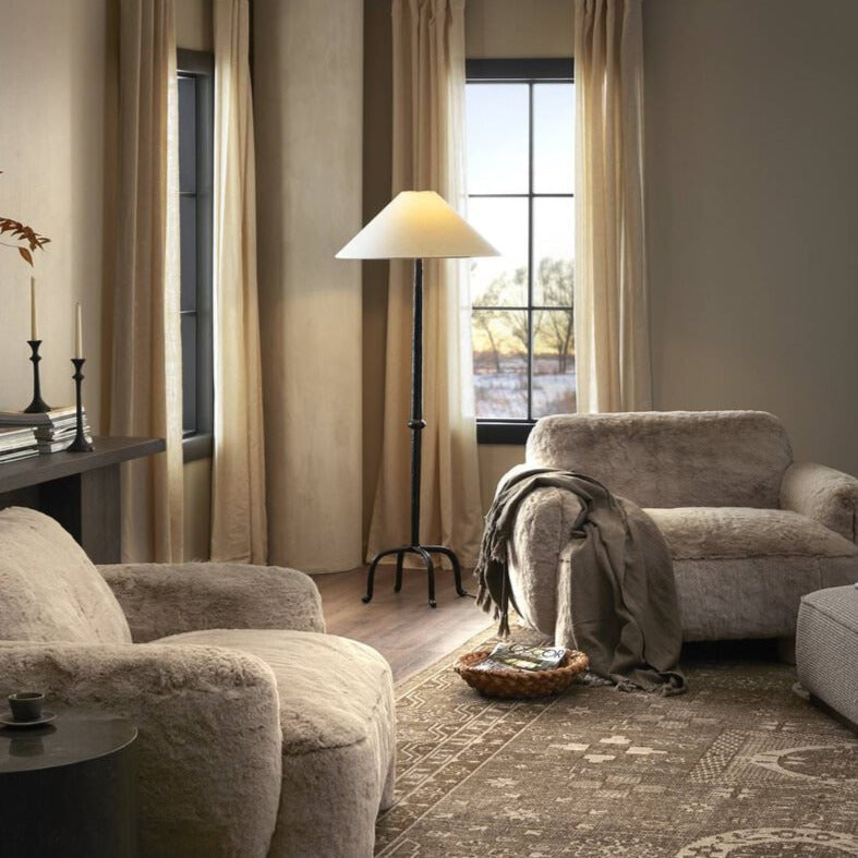 Lampadaire Four Hands Neville en aluminium moulé noir mat