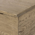 Coffre Four Hands Quintin en chêne vieilli