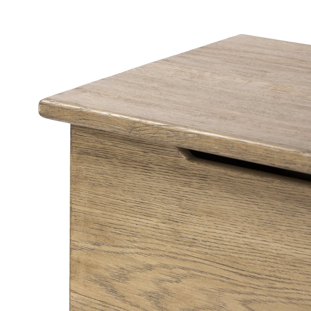 Coffre Four Hands Quintin en chêne vieilli