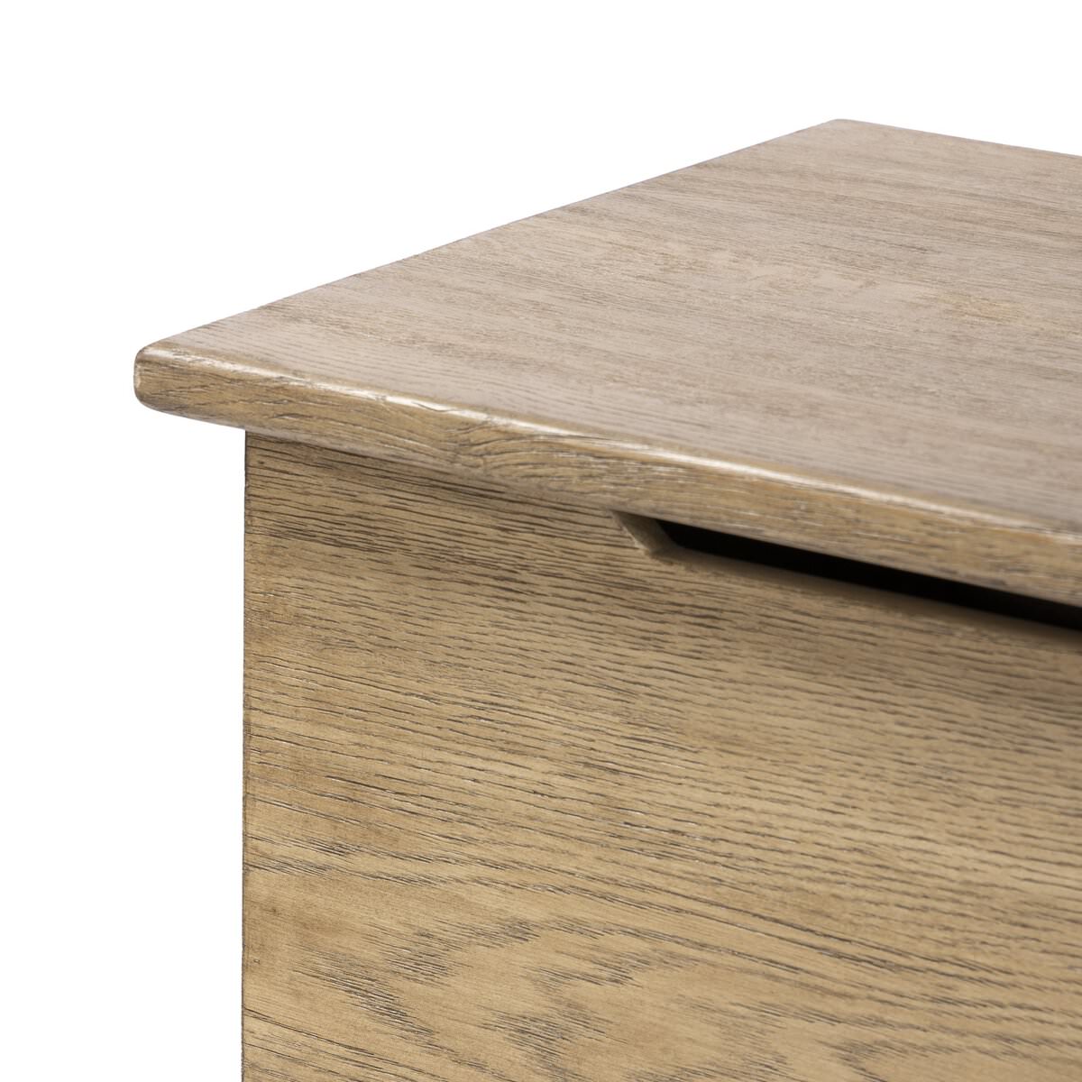 Coffre Four Hands Quintin en chêne vieilli