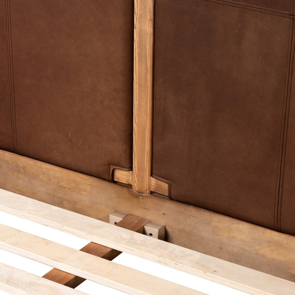 Lit Salado Four Hands en cuir Sienne ancien, King