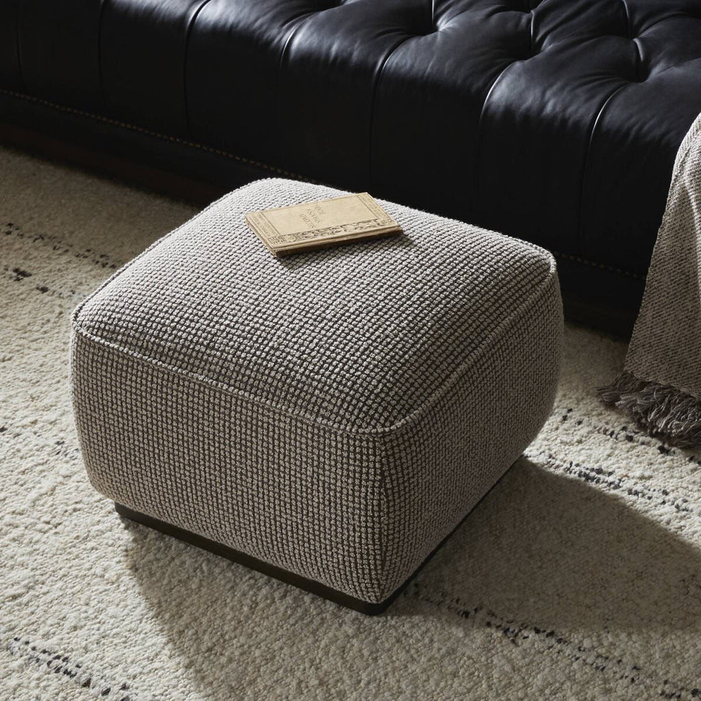 Pouf Four Hands Sinclair Square 21 en coloris Barrow Taupe