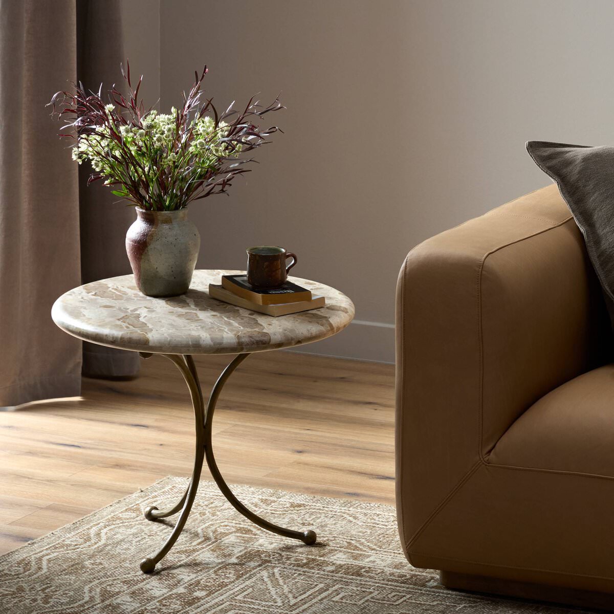 Table d'appoint Four Hands Sylas en marbre fossilisé