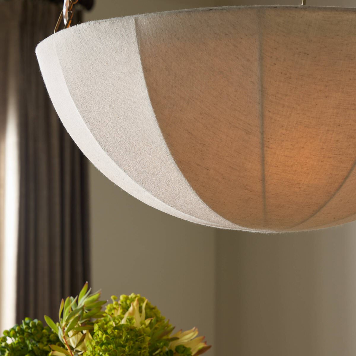 Pendentif Teague à quatre mains en laiton antique et fer