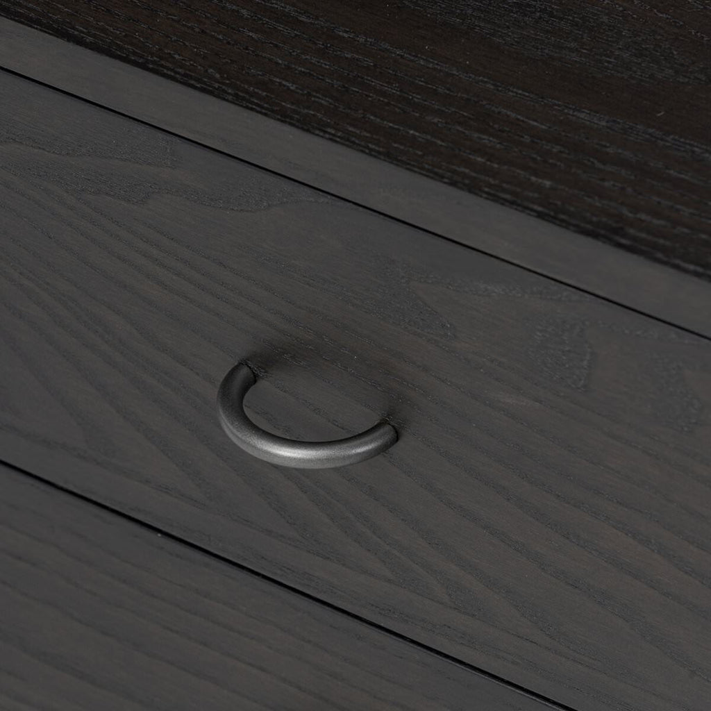 Table de chevet Four Hands Zuma en placage de frêne noir fumé