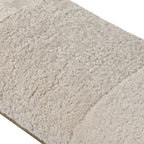 Banc d'appoint demi-châssis Amber Lewis x Four Hands en peau de mouton beige