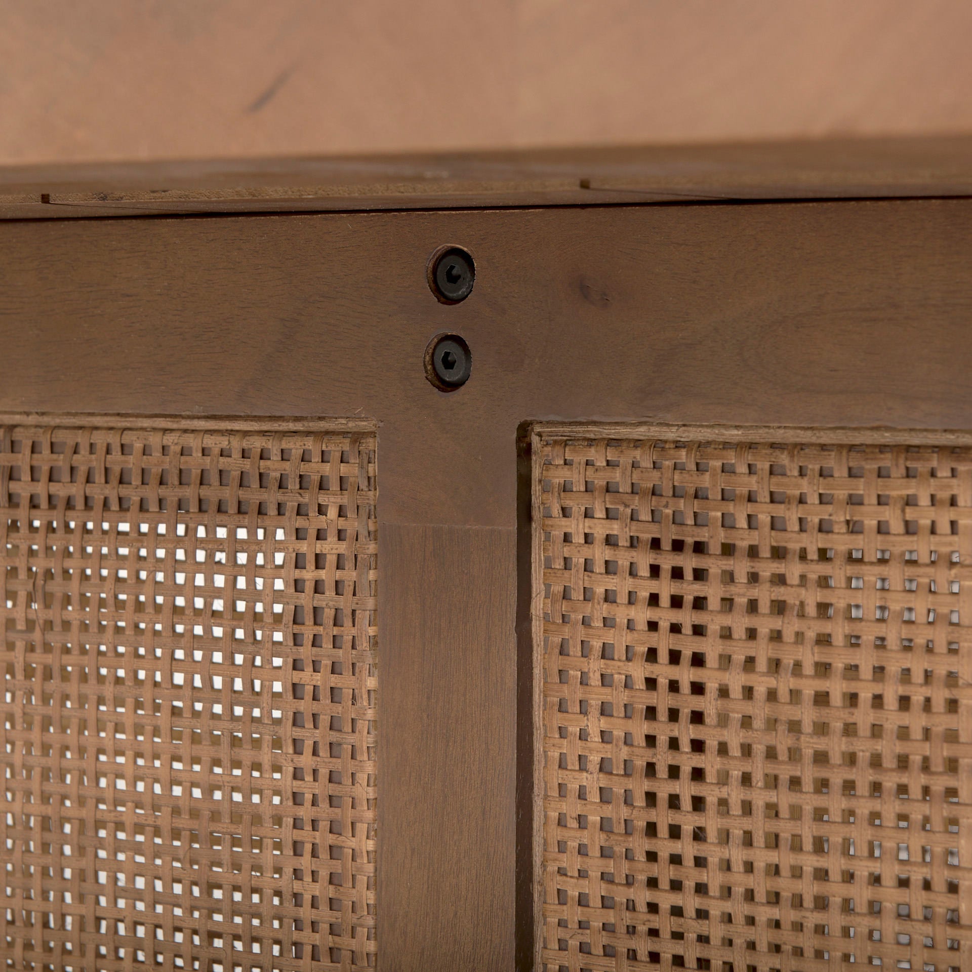 Table basse Georgia en finition délavée foncée