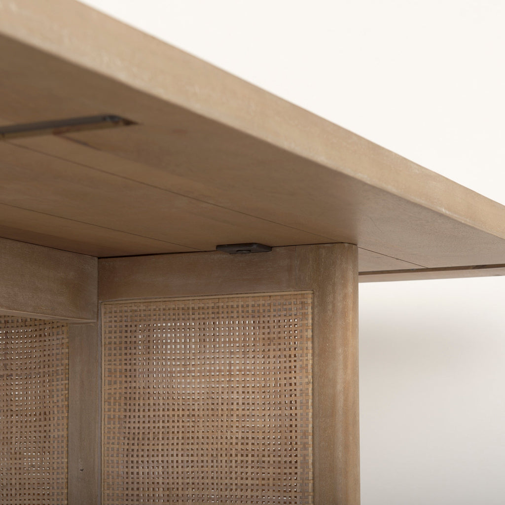 Table de salle à manger Georgia en bois clair avec cannage